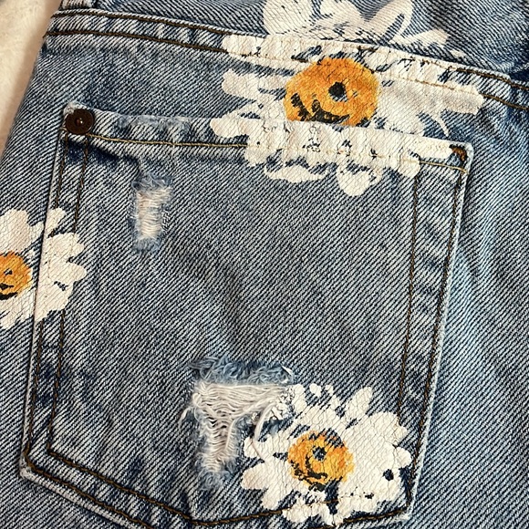 7 for All Mankind Distressed Painted Light Denim Cut Off Shorts w/ Sunflowers 23 - Picture 11 of 12